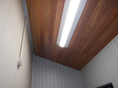 二重玄関 内側無垢材